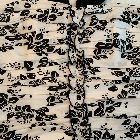 White House Black Market Black & White Silk Halter Top Size 6 - Picture 5 of 7